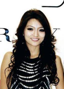 Дуучин Халиунаа хаана явна?